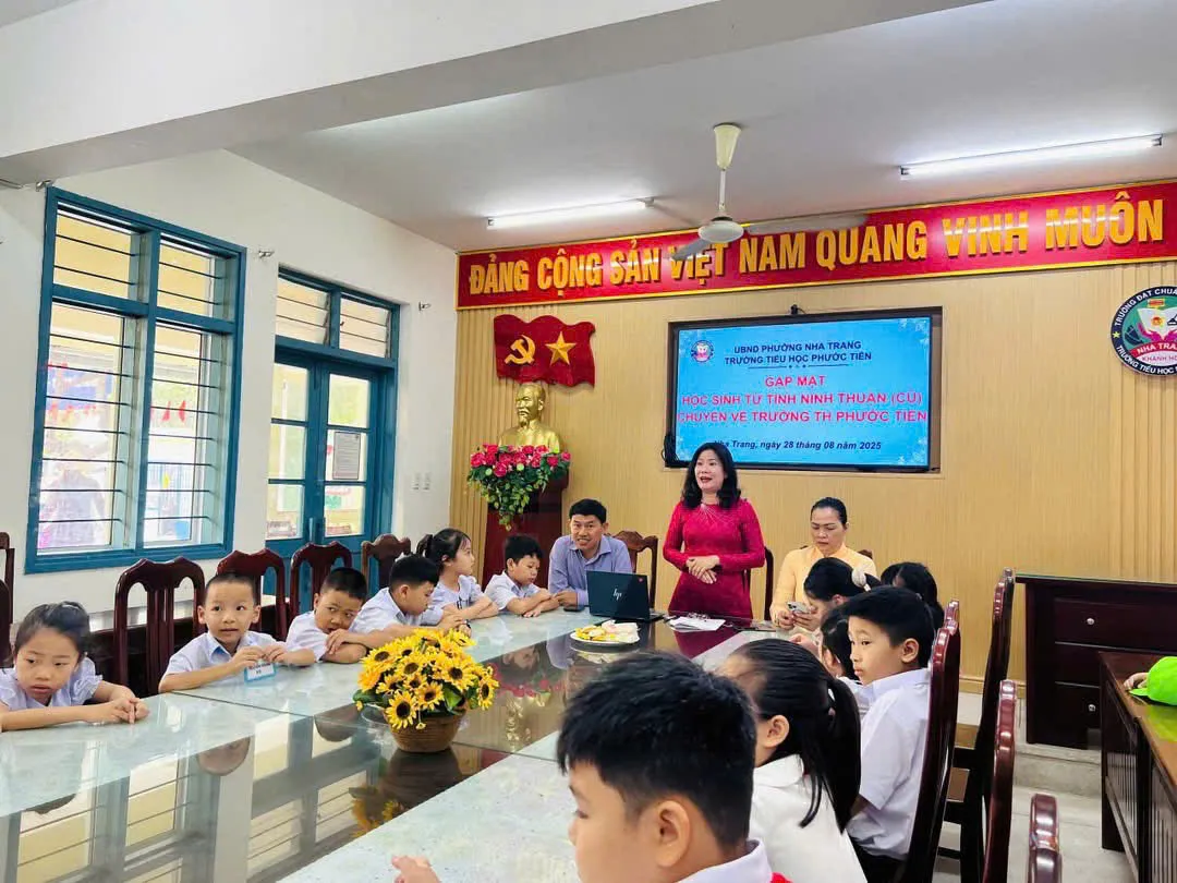 Ấm áp buổi gặp mặt chào đón học sinh theo quyết định hợp nhất tỉnh Khánh Hoà- Ảnh 3. Ấm áp buổi gặp mặt chào đón học sinh theo quyết định hợp nhất tỉnh Khánh Hoà- Ảnh 3.