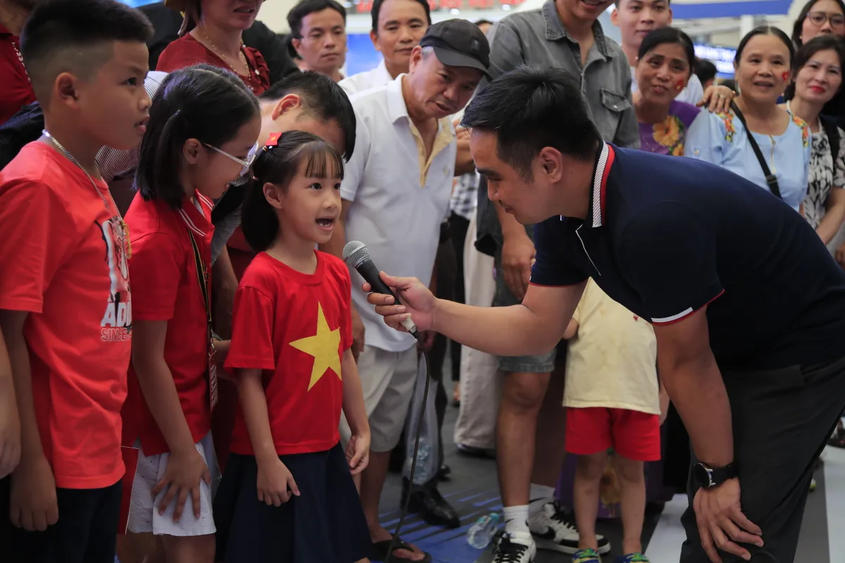 MC Mù Tạt đưa khán giả trở về ký ức VTV - Ảnh 8.