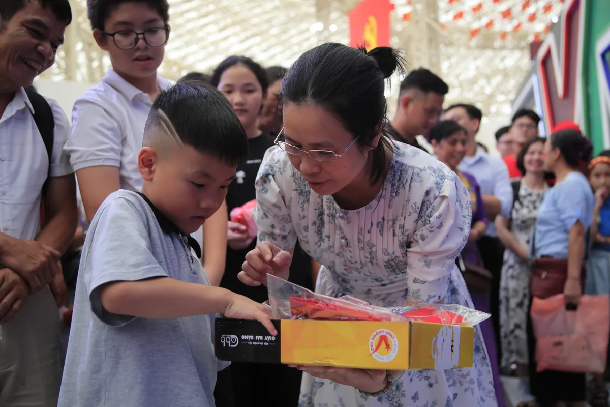 MC Mù Tạt đưa khán giả trở về ký ức VTV - Ảnh 7.