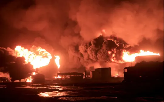 Israel không kích vào thành phố cảng Hudaydah do Houthi kiểm soát ở Yemen (Ảnh: AFP/Getty Images) 