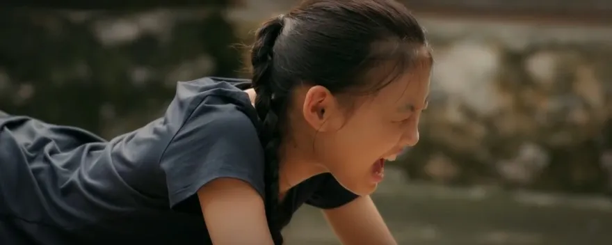 Cách em 1 milimet: Tú đi đánh nhau nhiều hơn sau khi được bố dạy võ - Ảnh 1.