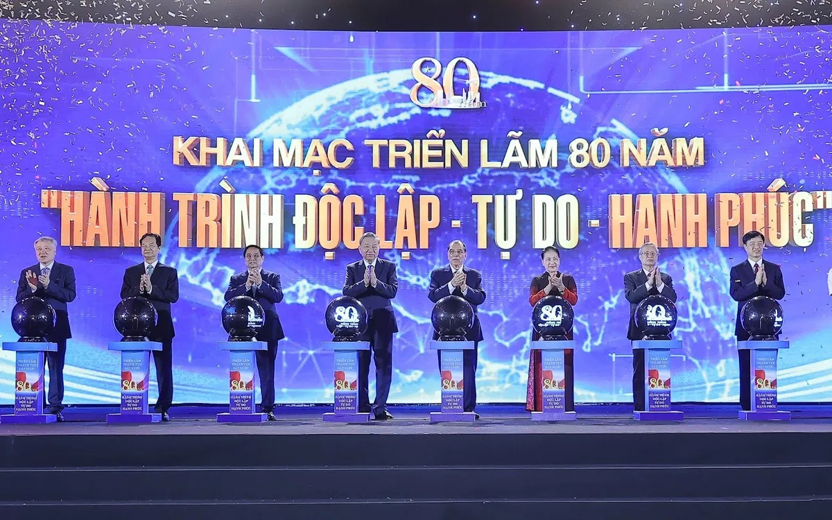 Trung tâm dữ liệu là "trái tim" của hệ sinh thái số quốc gia- Ảnh 1. Trung tâm dữ liệu là "trái tim" của hệ sinh thái số quốc gia- Ảnh 1.
