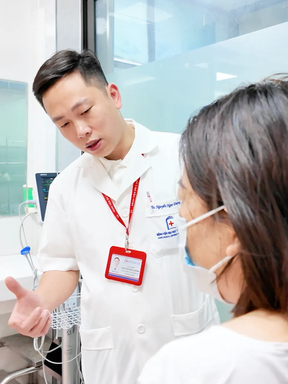 Tiêm silicone lỏng vẫn 