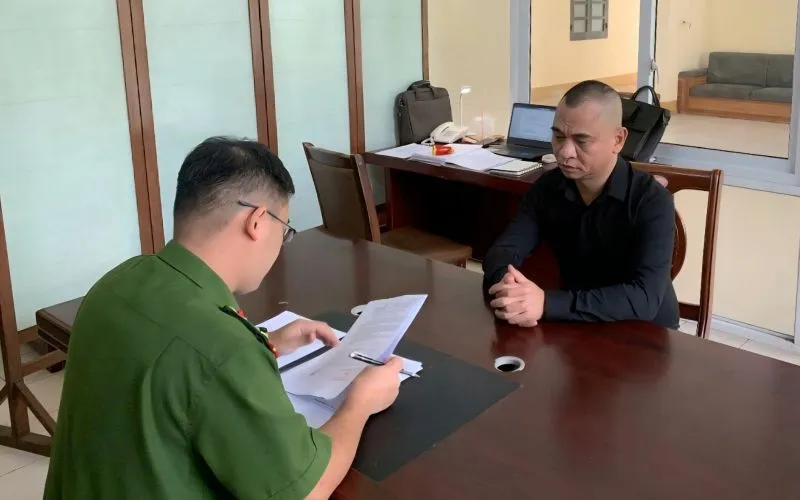Bị can Nguyễn Tuấn Đạt tại cơ quan điều tra. Bị can Nguyễn Tuấn Đạt tại cơ quan điều tra.