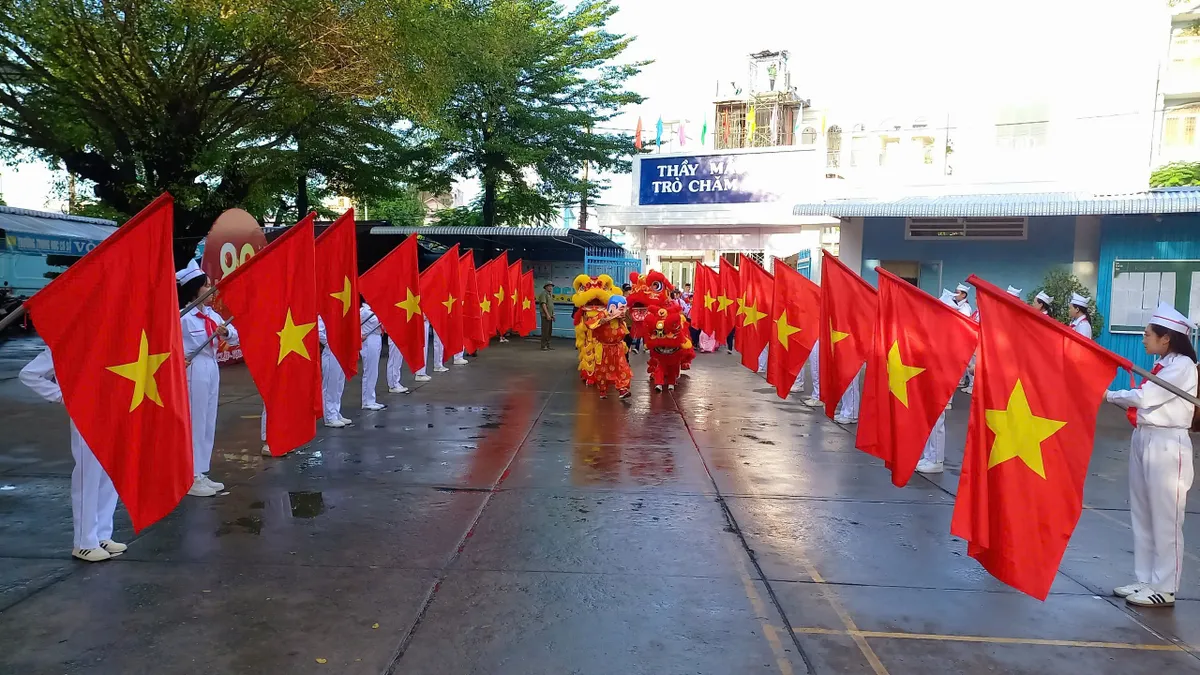 Cà Mau khai giảng năm học mới trong niềm vui và hy vọng - Ảnh 4.