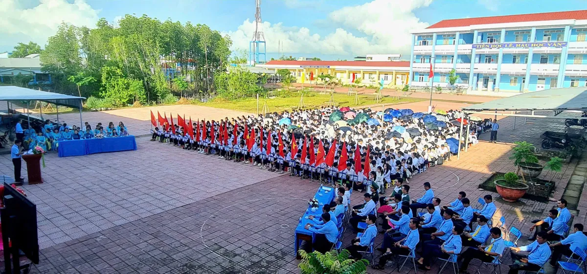 Cà Mau khai giảng năm học mới trong niềm vui và hy vọng - Ảnh 6.