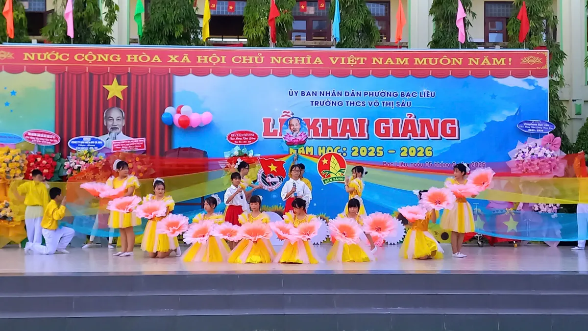 Cà Mau khai giảng năm học mới trong niềm vui và hy vọng - Ảnh 5.