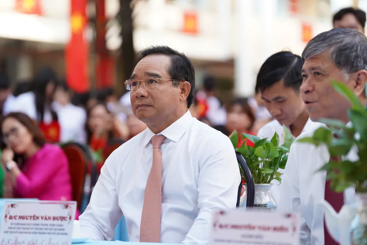 Nhiều cảm xúc đáng nhớ trong Lễ khai giảng đặc biệt ở TP Hồ Chí Minh - Ảnh 1.