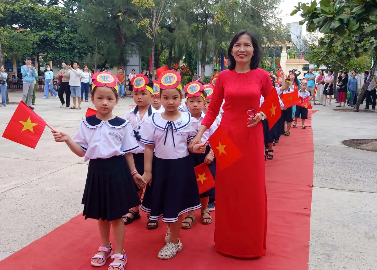 Niềm vui ngày khai giảng lan tỏa từ vùng biên giới đến miền biển- Ảnh 4. Niềm vui ngày khai giảng lan tỏa từ vùng biên giới đến miền biển- Ảnh 4.