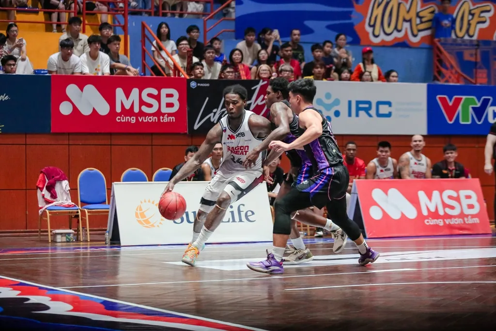 VBA Playoffs 2025: Hanoi Buffaloes nhọc nhằn vượt qua Saigon Heat