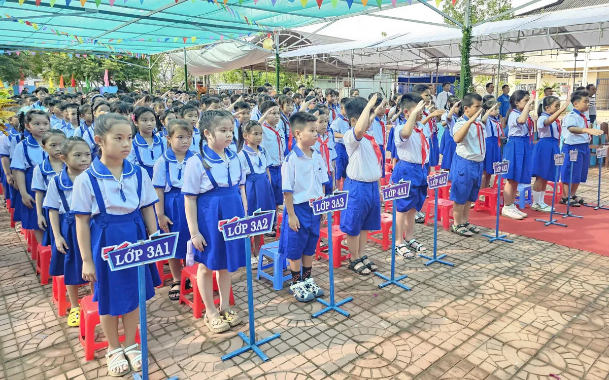 Học sinh Cà Mau trong ngày khai giảng
