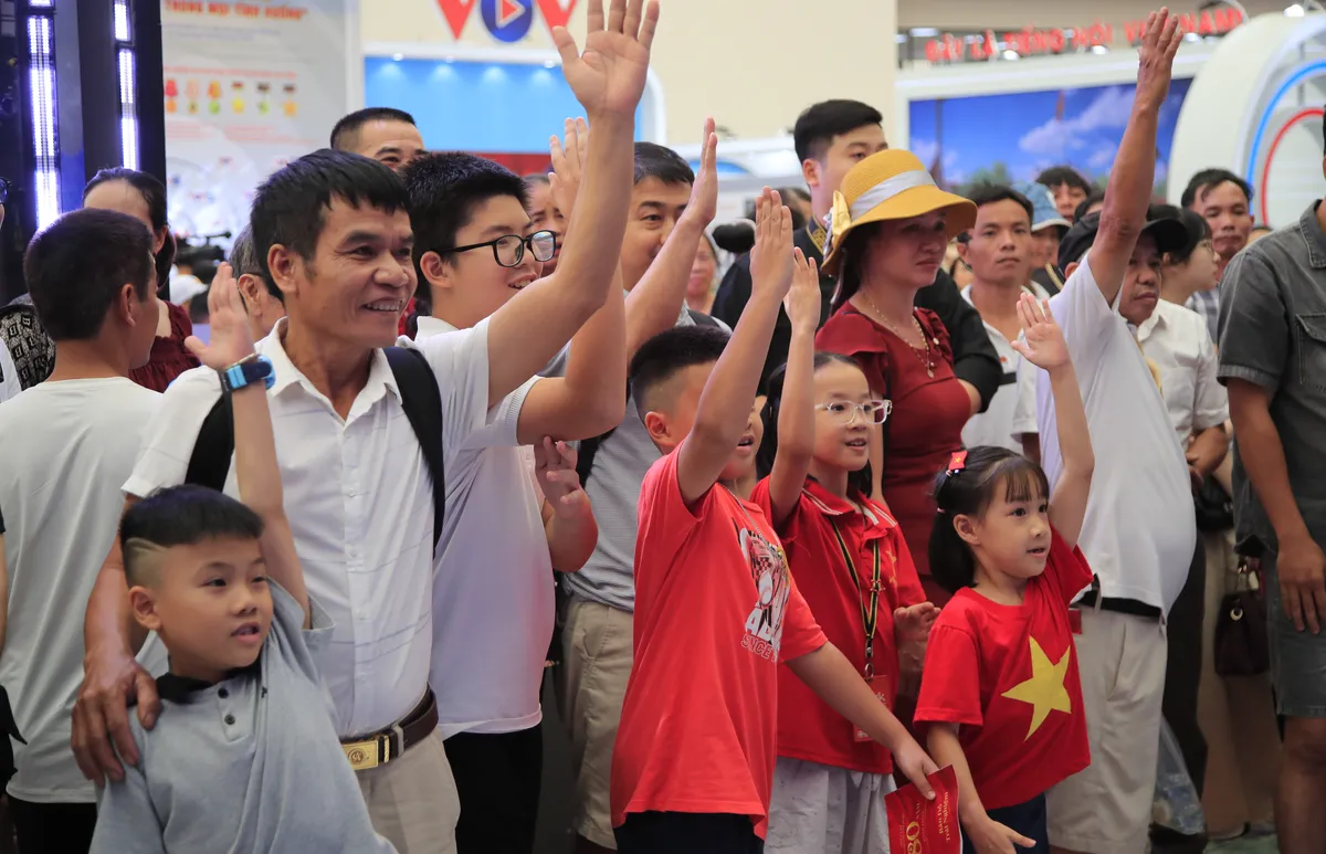 MC Mù Tạt đưa khán giả trở về ký ức VTV - Ảnh 4.
