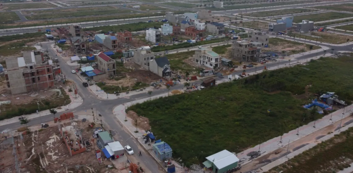 Truy tố cựu Chủ tịch huyện và đồng phạm liên quan đến sai phạm tại dự án sân bay Long Thành - Ảnh 1.