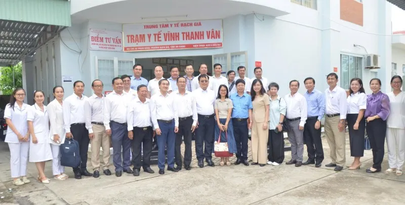 Bộ Y tế đề nghị các tỉnh, thành phố luân phiên, luân chuyển, điều động bác sĩ về trạm y tế xã - Ảnh 1.