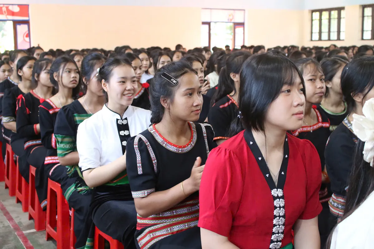 Học sinh vùng cao Tây Nguyên hân hoan chào đón năm học mới- Ảnh 4. Học sinh vùng cao Tây Nguyên hân hoan chào đón năm học mới- Ảnh 4.
