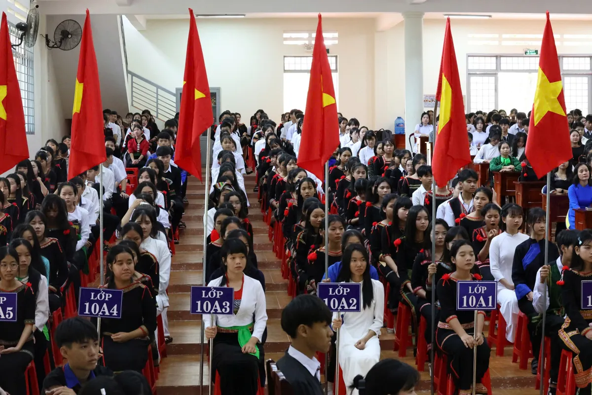 Đắk Lắk: Lễ khai giảng ý nghĩa với nhiều học sinh đồng bào dân tộc thiểu số- Ảnh 4. Đắk Lắk: Lễ khai giảng ý nghĩa với nhiều học sinh đồng bào dân tộc thiểu số- Ảnh 4.