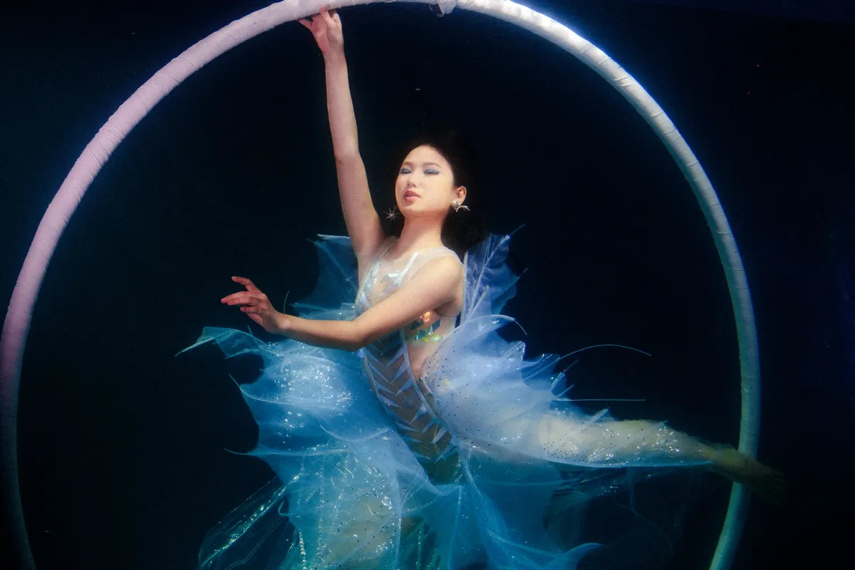 Vietnam's Next Top Model đưa thử thách chụp hình dưới nước trở lại - Ảnh 2.