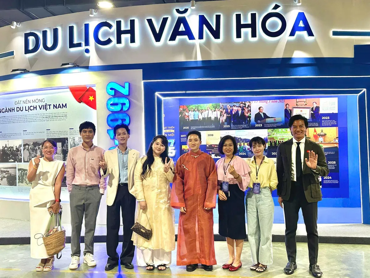 Dàn diễn viên 'Mắt biếc' tái ngộ đầy cảm xúc sau 6 năm - Ảnh 3.