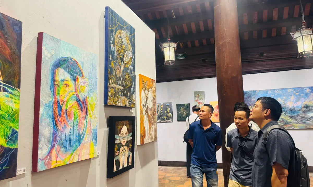 Triển lãm “Tình bạn”: Đối thoại nghệ thuật của họa sĩ Việt Nam, Tây Ban Nha, Philippines - Ảnh 4.