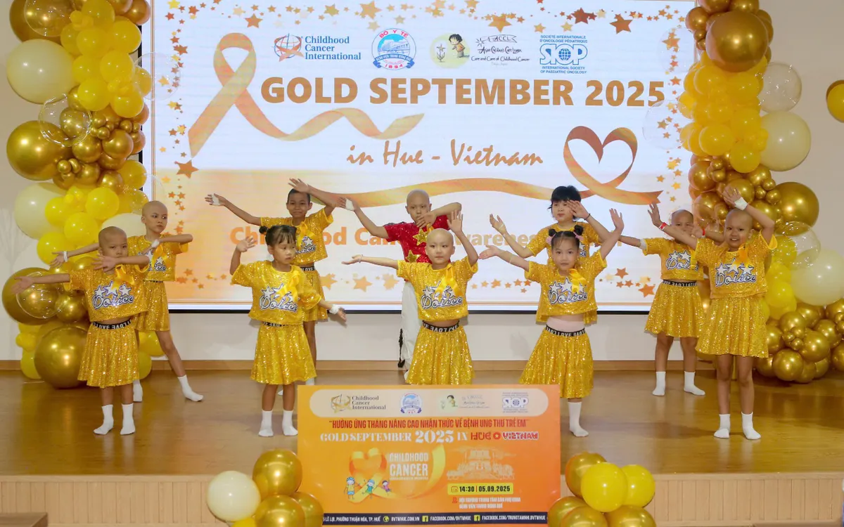 Các bệnh nhi giao lưu văn nghệ trong chương trình. Các bệnh nhi giao lưu văn nghệ trong chương trình.