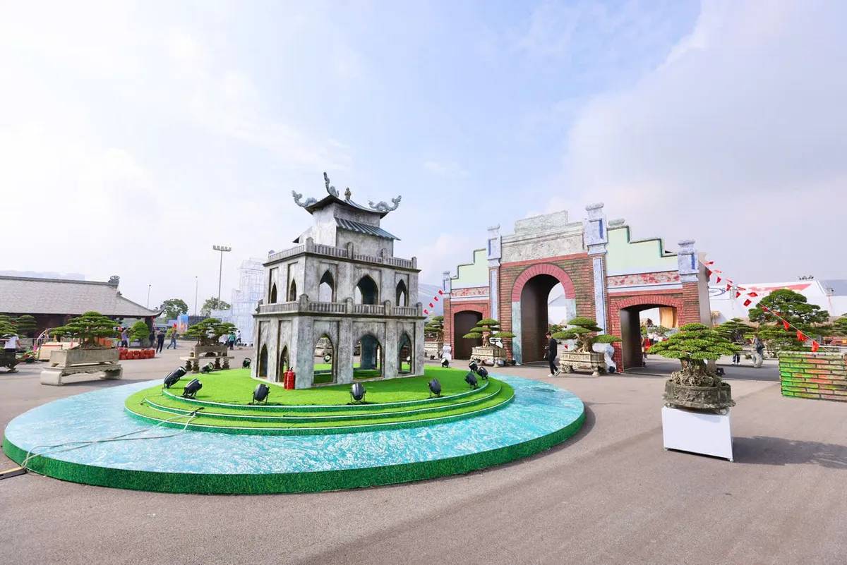 Giới trẻ trải nghiệm làng nghề tại sự kiện "Không gian Truyền thống và Sáng tạo Hà Nội 2025" - Ảnh 5.