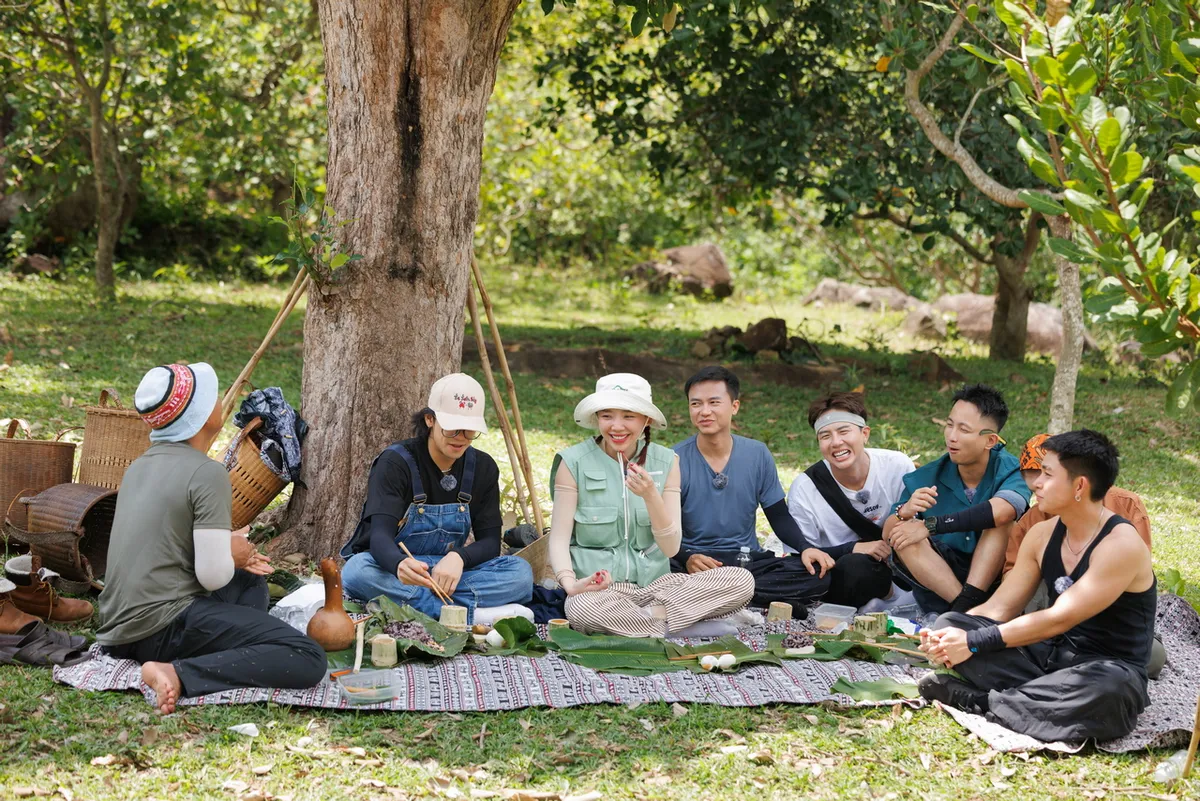 Gia đình Haha - Tập 13: Tiếp nối hành trình khám phá vùng đất xanh - Ảnh 2.