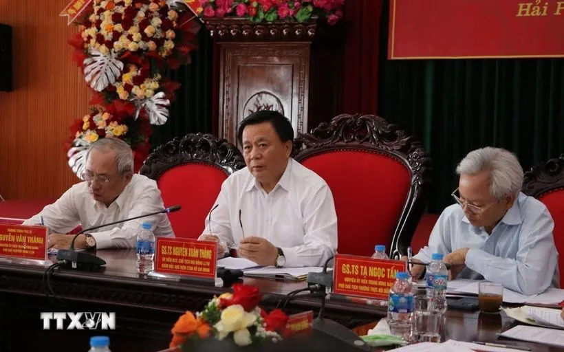 Giáo sư-Tiến sỹ Nguyễn Xuân Thắng, Ủy viên Bộ Chính trị, Chủ tịch Hội đồng Lý luận Trung ương, Giám đốc Học viện Chính trị Quốc gia Hồ Chí Minh chủ trì kỳ họp. (Ảnh: Mạnh Minh/TTXVN) Giáo sư-Tiến sỹ Nguyễn Xuân Thắng, Ủy viên Bộ Chính trị, Chủ tịch Hội đồng Lý luận Trung ương, Giám đốc Học viện Chính trị Quốc gia Hồ Chí Minh chủ trì kỳ họp. (Ảnh: Mạnh Minh/TTXVN)