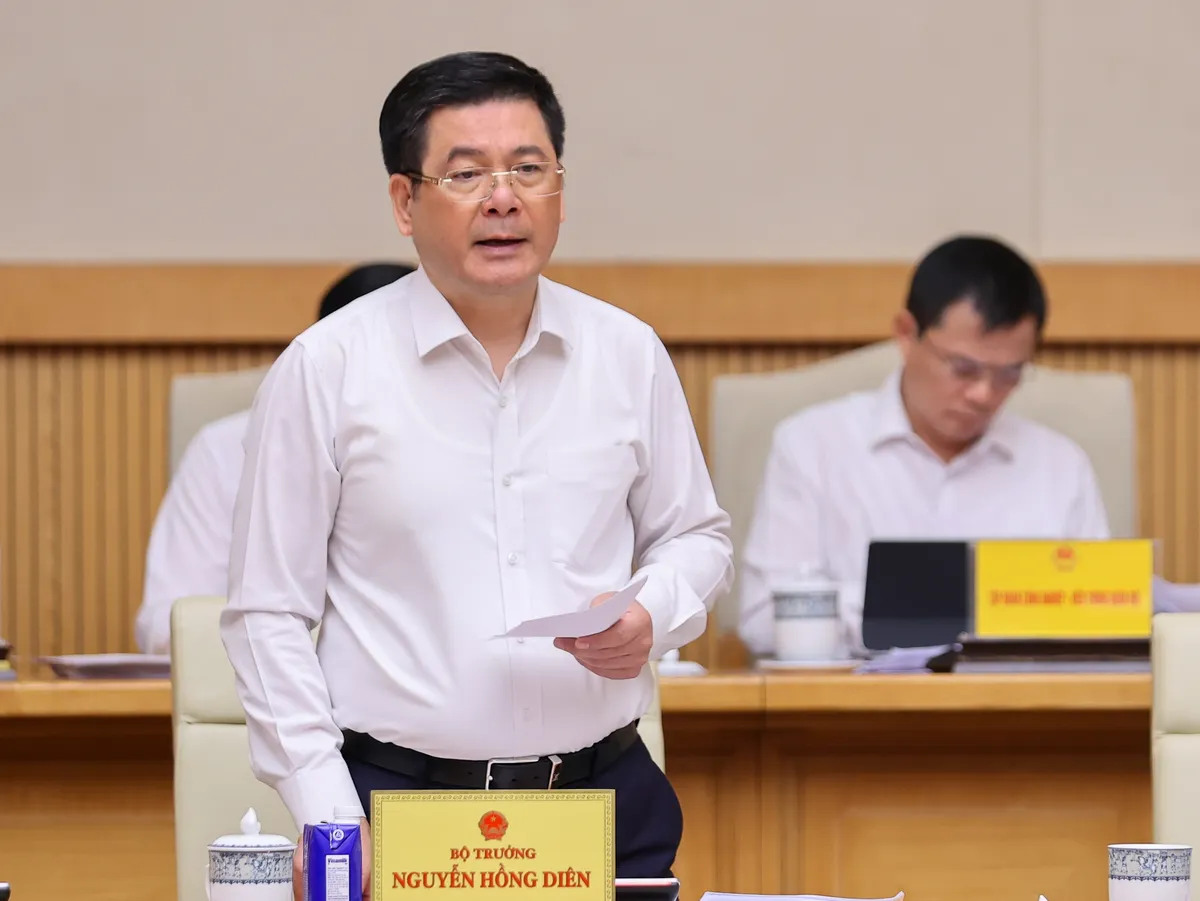 Bộ trưởng Công Thương: Kim ngạch xuất nhập khẩu 2025 dự kiến lập kỉ lục mới - Ảnh 1.