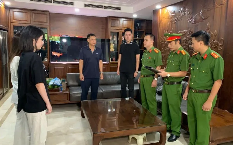 Cơ quan Cảnh sát điều tra đã triệu tập Nguyễn Văn Mai để điều tra làm rõ các hành vi buôn lậu, khai thác lâm sản trái phép và đưa hối lộ.