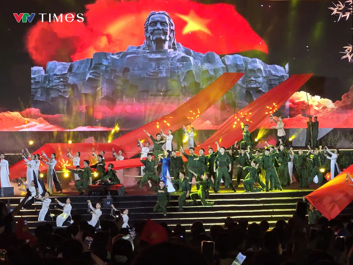 Ấn tượng Chương tr&igrave;nh ch&iacute;nh luận nghệ thuật &ldquo;Bản h&ugrave;ng ca chiến thắng&rdquo; - Ảnh 3.