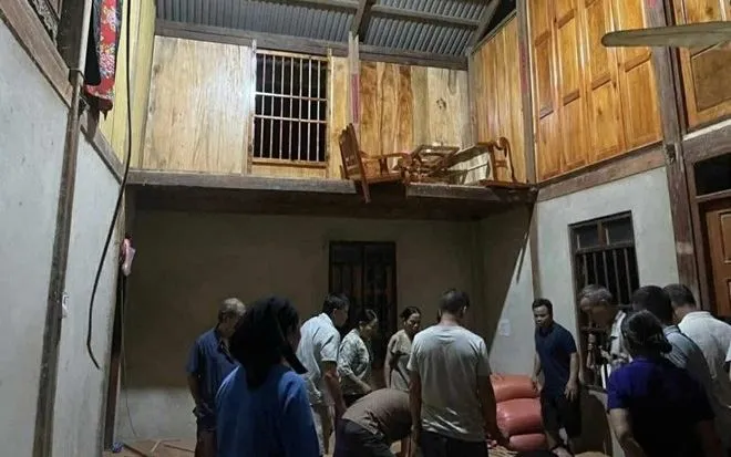 Hiện trường căn nhà sàn nơi xảy ra vụ việc. Ảnh: UBND xã Bằng Thành Hiện trường căn nhà sàn nơi xảy ra vụ việc. Ảnh: UBND xã Bằng Thành
