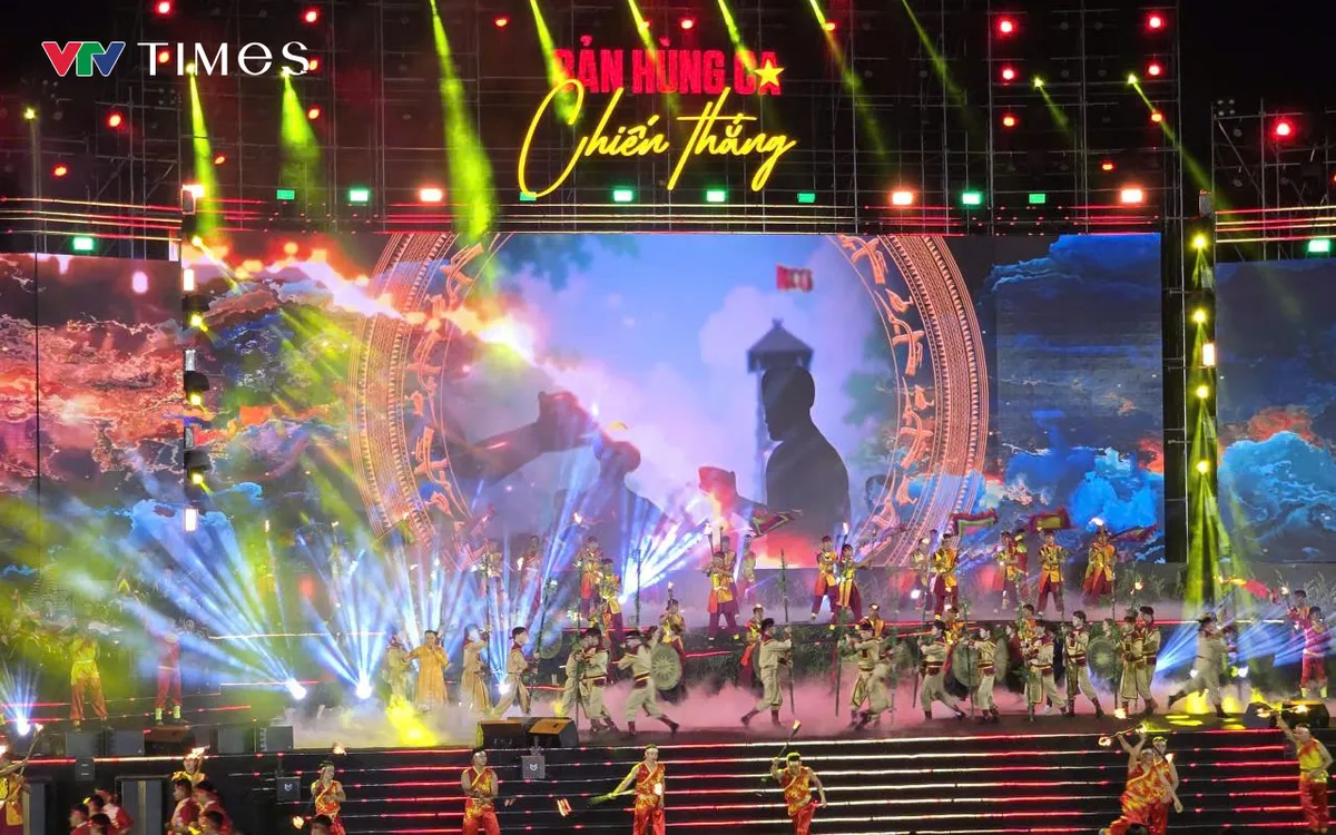 Khán giả choáng ngợp với nhạc cảnh "Ngàn năm khí phách cha ông" mở đầu chương trình. Ảnh: Quốc Hưng