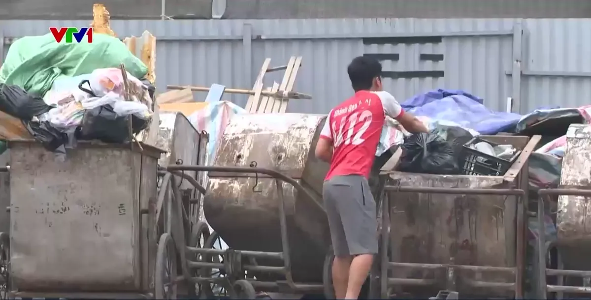 Hà Nội lấy ý kiến điều chỉnh giá thu gom, xử lý rác thải - Ảnh 2.