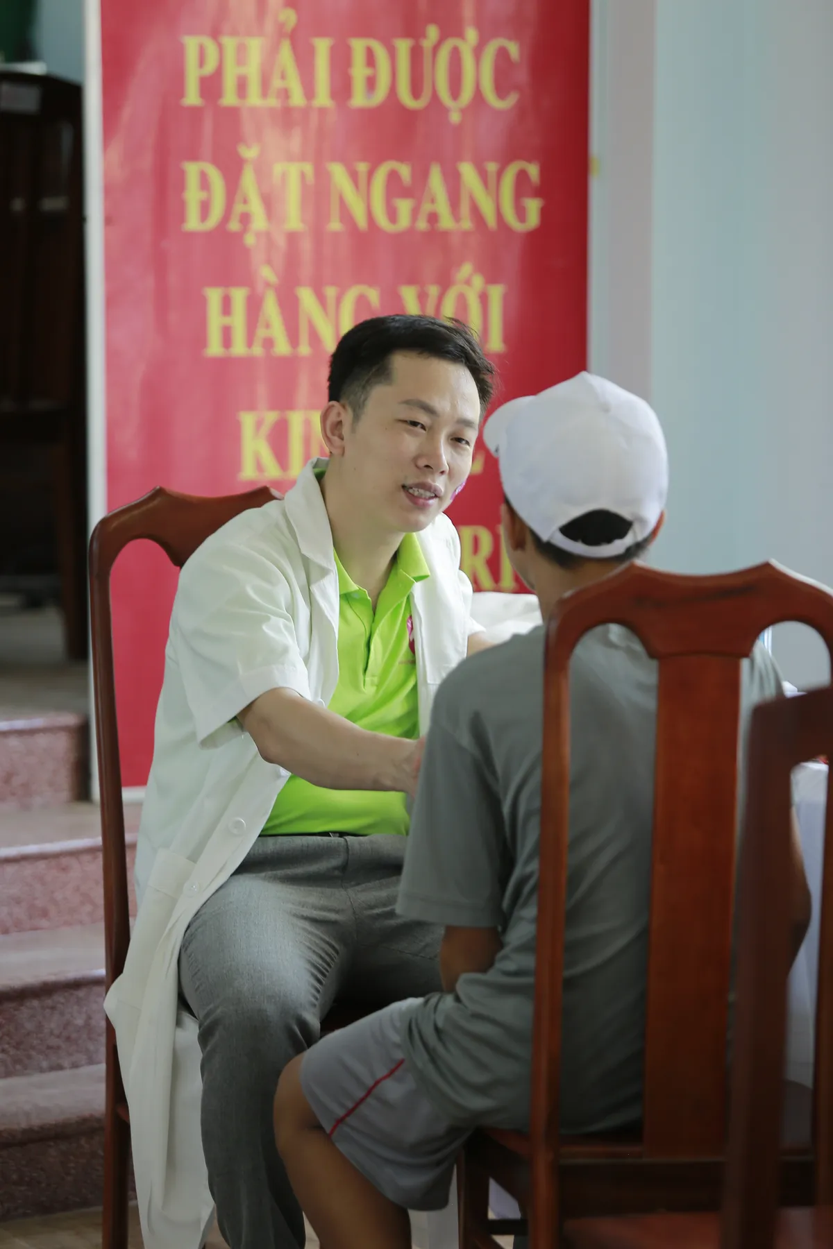 Hành trình của những người thầy thuốc: Mang yêu thương từ miền biên giới đến hải đảo- Ảnh 5.