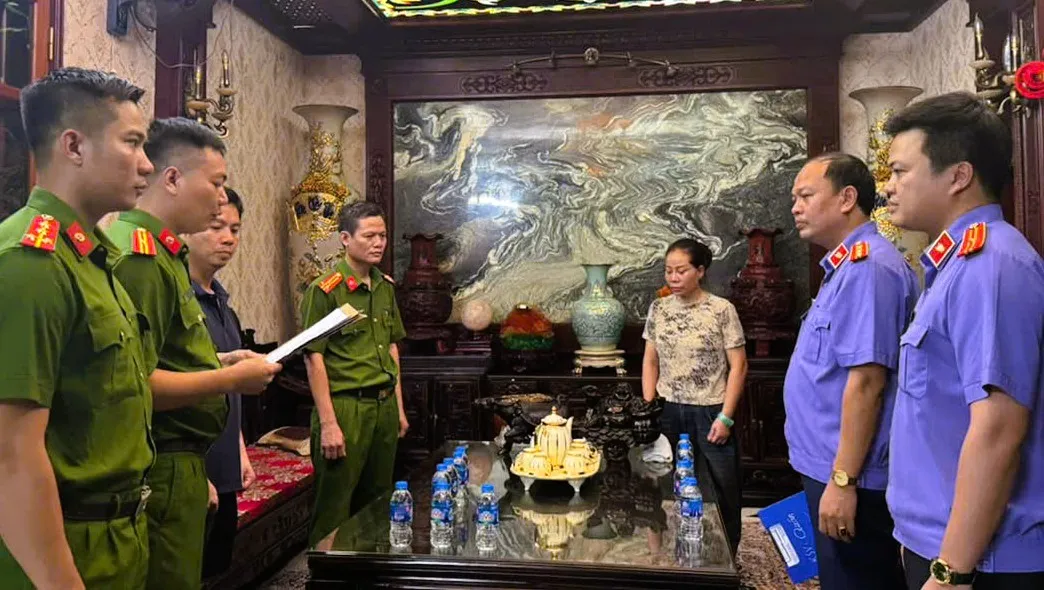 Bắt giám đốc và chủ tịch HĐQT 2 công ty câu kết với trùm giang hồ Ý “Ẻng” - Ảnh 2. Bắt giám đốc và chủ tịch HĐQT 2 công ty câu kết với trùm giang hồ Ý “Ẻng” - Ảnh 2.