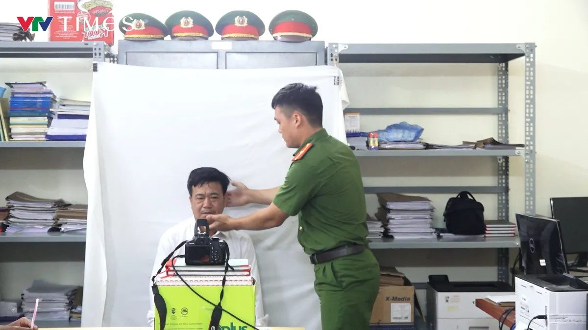 Trao thẻ Đảng nơi biên giới – Lá chắn từ lòng dân - Ảnh 3.