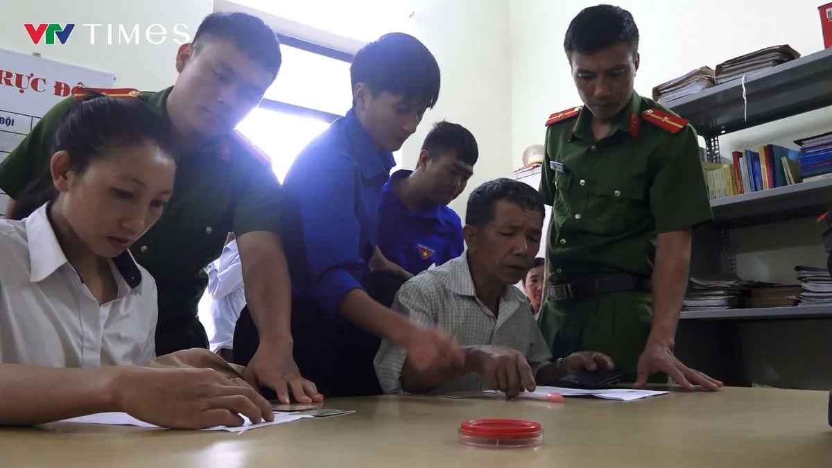 Trao thẻ Đảng nơi biên giới – Lá chắn từ lòng dân - Ảnh 5.