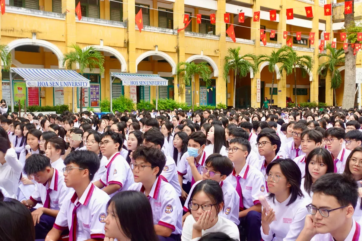 Nóng trên mạng tuần qua (1/9-7/9): Rạng rỡ Việt Nam- Ảnh 4.