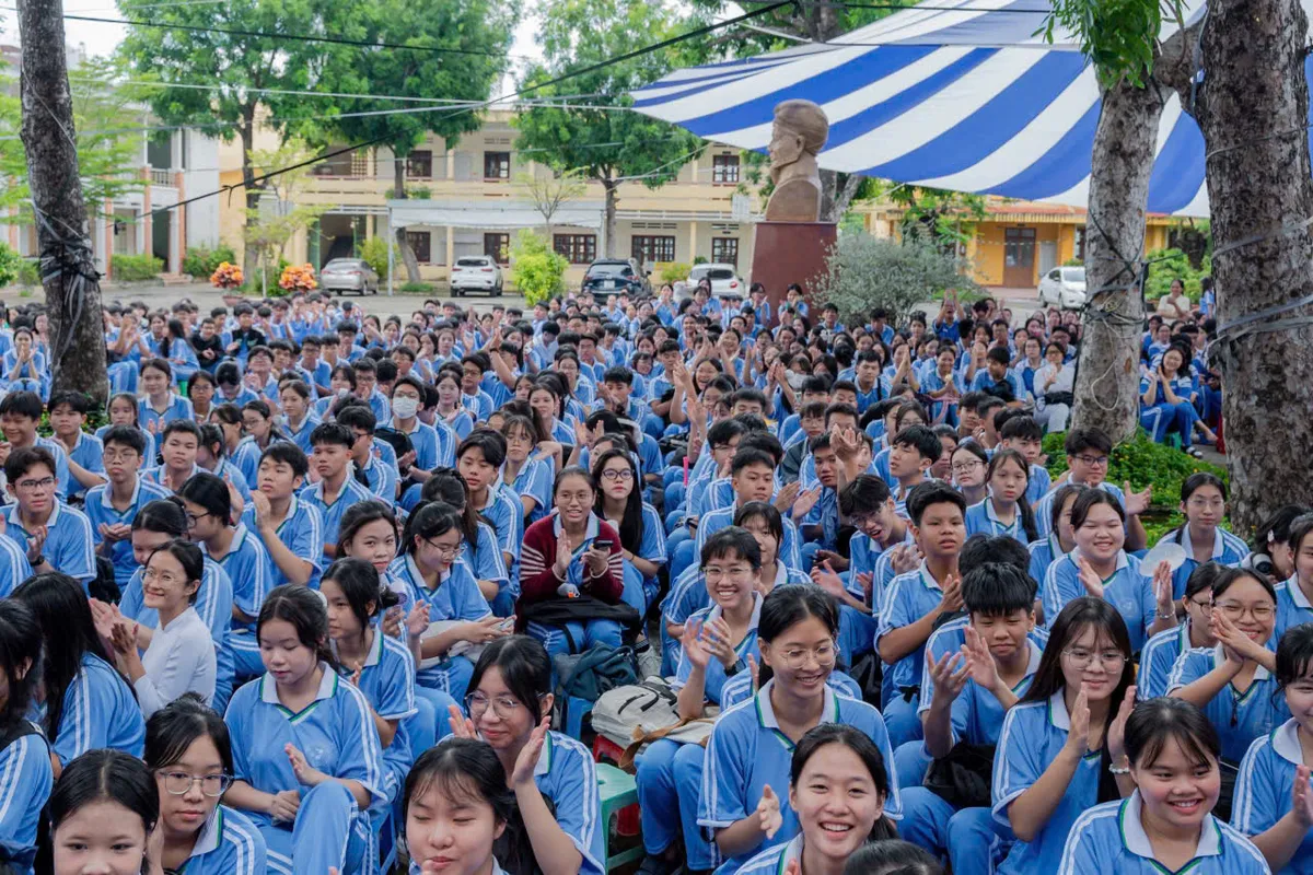Vùng 3 Hải quân tổ chức triển lãm tư liệu, hình ảnh, tuyên truyền biển, đảo năm 2025  - Ảnh 2.