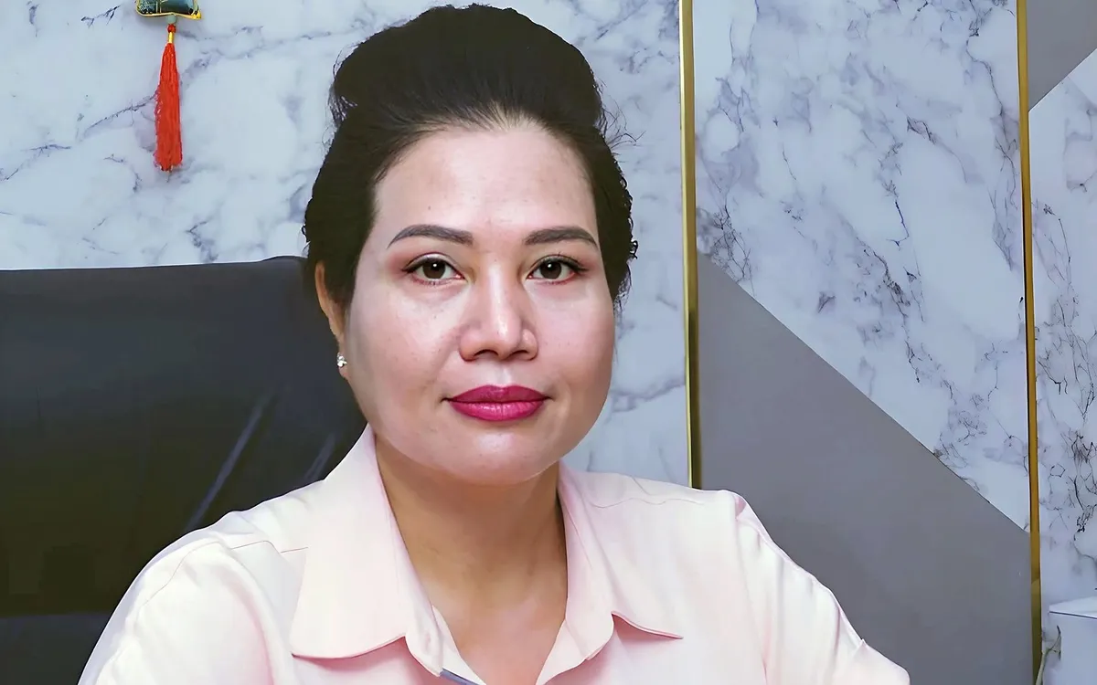 Bị can Lê Thúy Hằng (SN 1970, cựu Tổng Giám đốc Công ty TNHH MTV Vàng bạc đá quý Sài Gòn – SJC) khi chưa bị khởi tố. Bị can Lê Thúy Hằng (SN 1970, cựu Tổng Giám đốc Công ty TNHH MTV Vàng bạc đá quý Sài Gòn – SJC) khi chưa bị khởi tố.