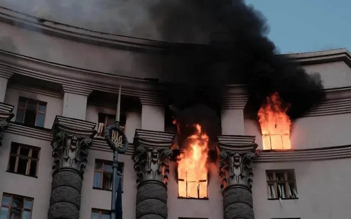 Ukraine cáo buộc Nga tấn công tòa nhà chính phủ ở thủ đô Kiev (Ảnh: State Emergency Service of Kiev)