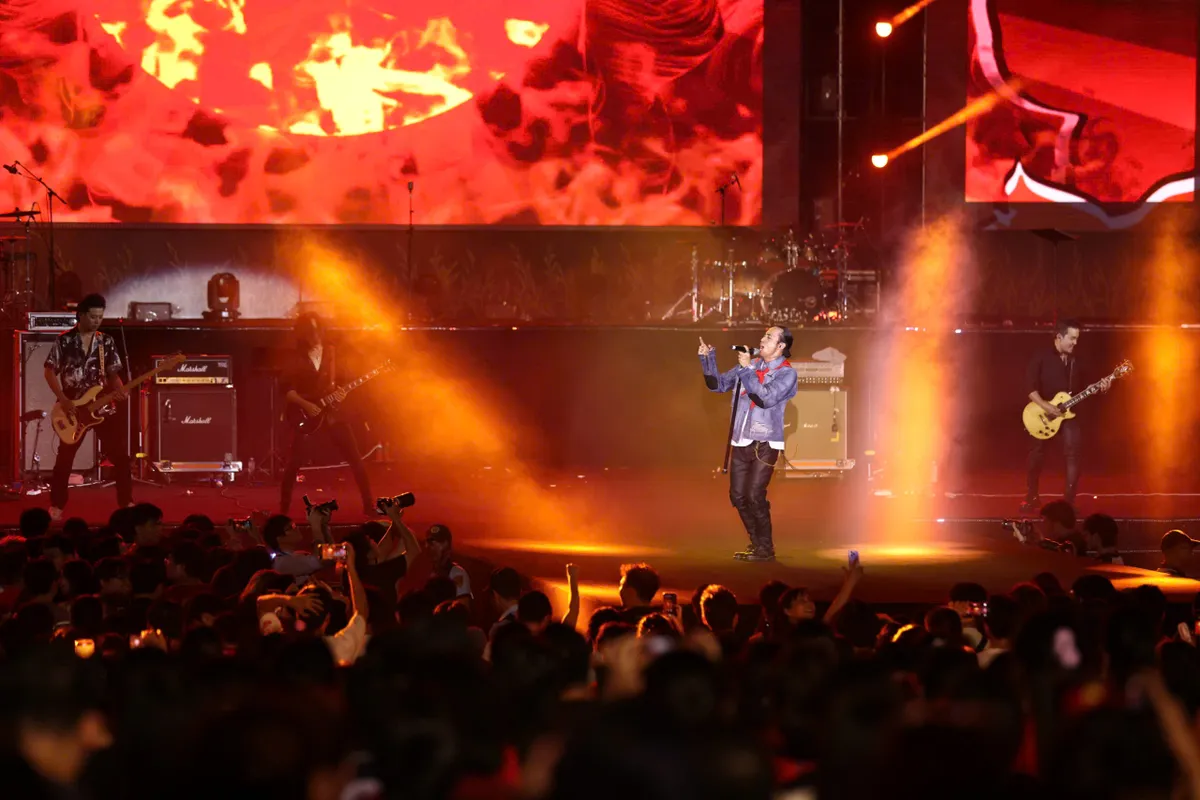 Khán giả “cháy” cùng “Rock Concert - Trái tim Việt Nam” - Ảnh 5.