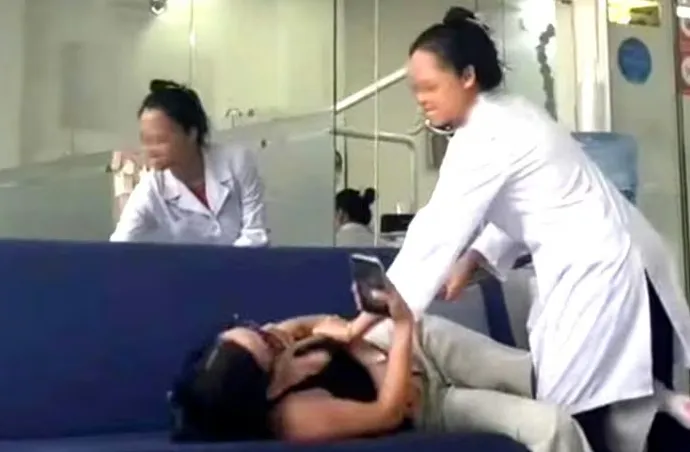Tạm đình chỉ hoạt động phòng khám có bác sĩ hành hung bệnh nhân ở TP Hồ Chí Minh- Ảnh 1.