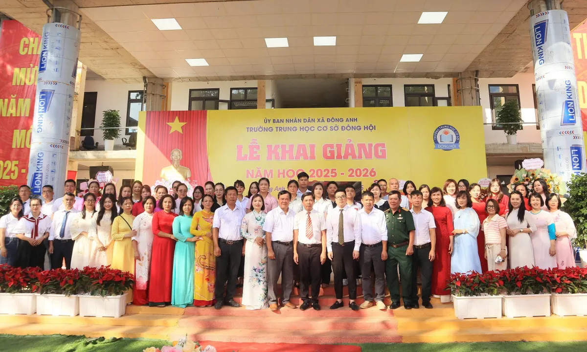 Hơn 1.000 học sinh trường THCS Đ&ocirc;ng Hội tham dự lễ khai giảng đặc biệt năm 2025 - 2026- Ảnh 5.