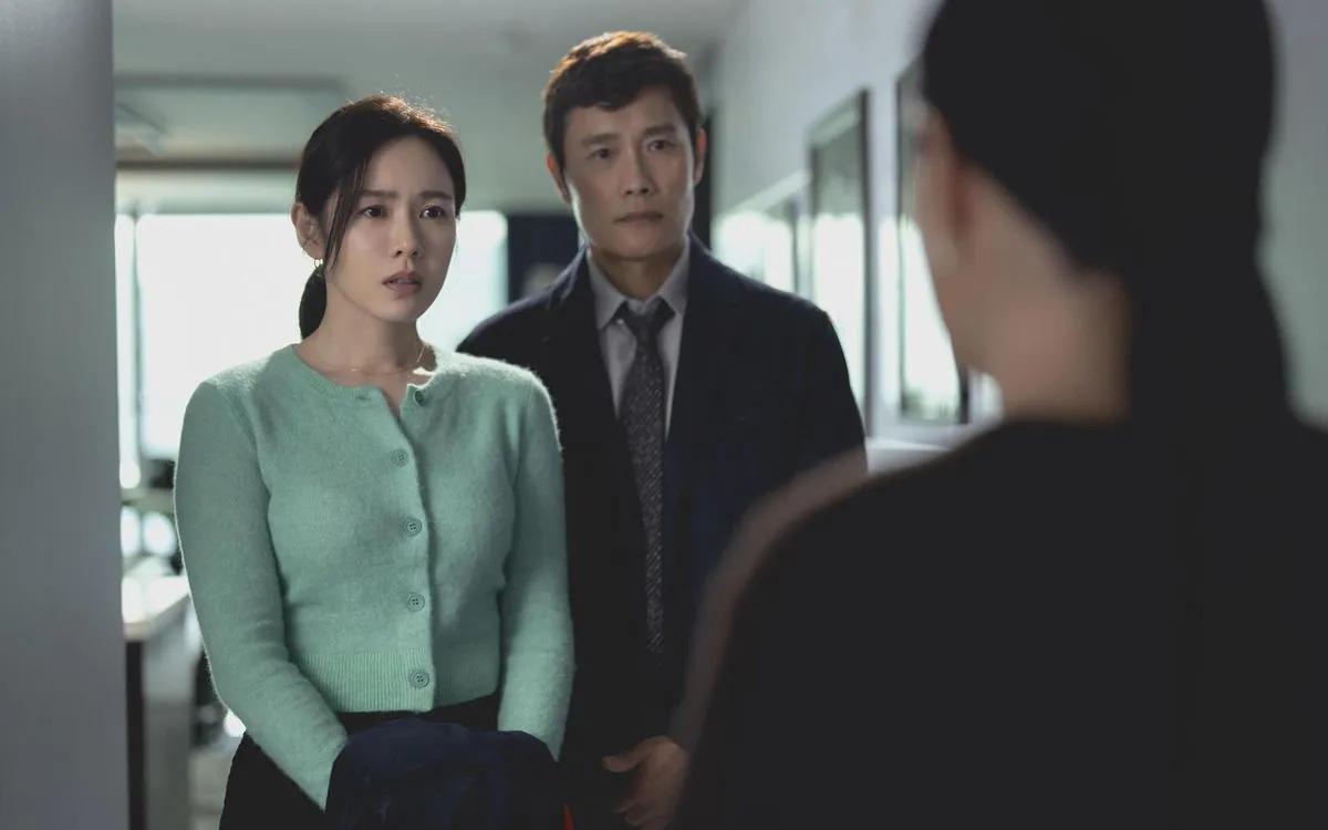 Lee Hyung Hun và Son Ye Jin trong một cảnh phim "No Other Choice". (Ảnh: CJ ENM) Lee Hyung Hun và Son Ye Jin trong một cảnh phim "No Other Choice". (Ảnh: CJ ENM)
