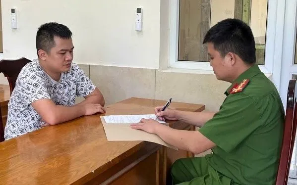 Đối tượng truy nã Dương Văn Tú đầu thú cơ quan Công an Đối tượng truy nã Dương Văn Tú đầu thú cơ quan Công an