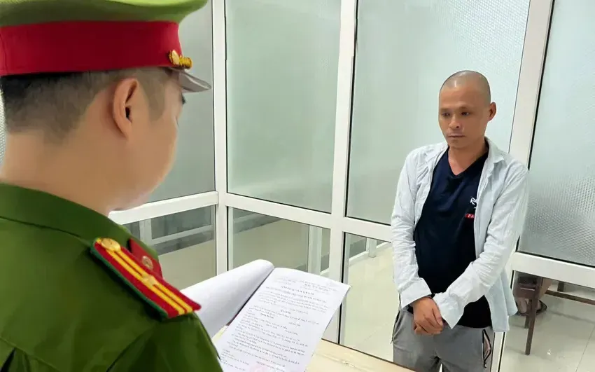 Cơ quan Cảnh sát điều tra Công an thành phố Đà Nẵng tống đạt các quyết định đối với Dương Bá Toàn.