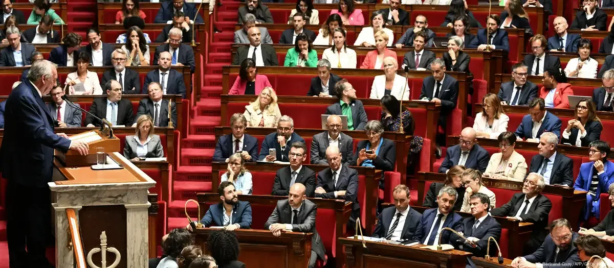 Thủ tướng Pháp Francois Bayrou bị phế truất sau cuộc bỏ phiếu tín nhiệm - Ảnh 1.