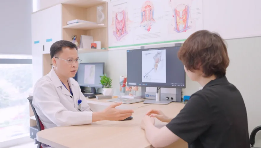 Tiêm chất làm đầy dây thanh: Hy vọng mới cho bệnh nhân mất tiếng, khàn giọng- Ảnh 1. Tiêm chất làm đầy dây thanh: Hy vọng mới cho bệnh nhân mất tiếng, khàn giọng- Ảnh 1.