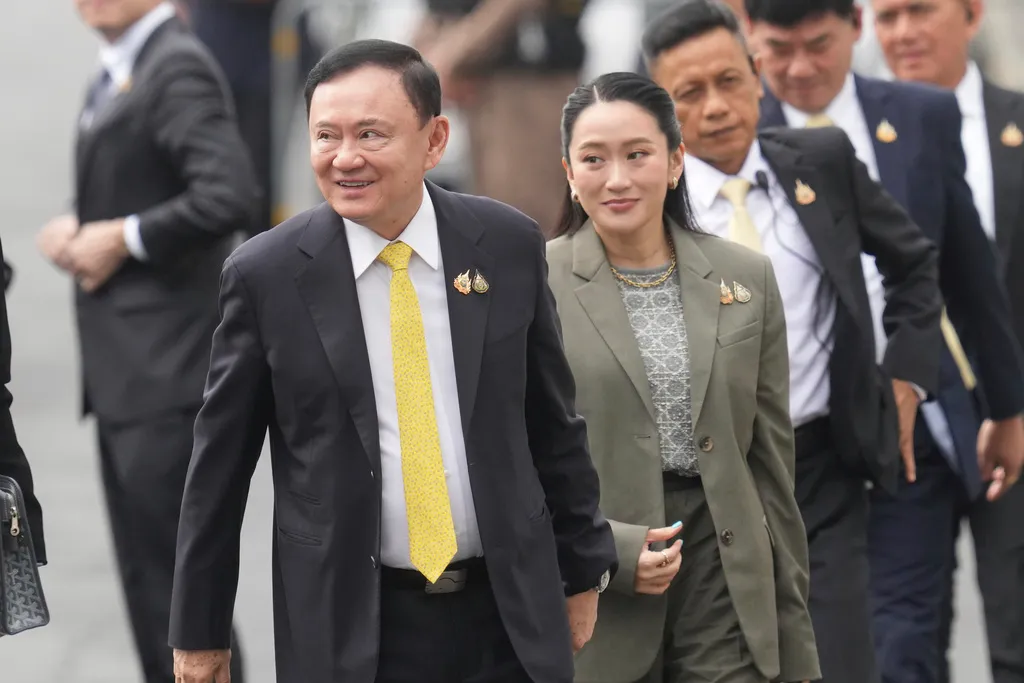 Tòa án tối cao Thái Lan chuẩn bị phán quyết mức án tù đối với cựu Thủ tướng Thaksin  - Ảnh 1.